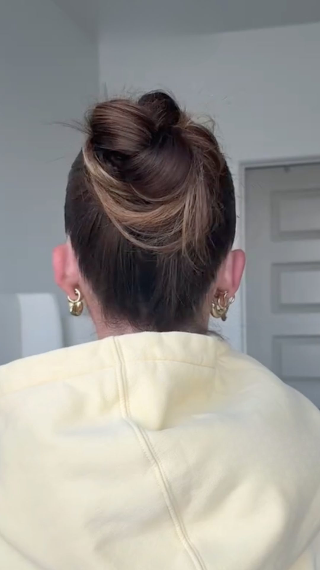 2 ponytails 1 bun