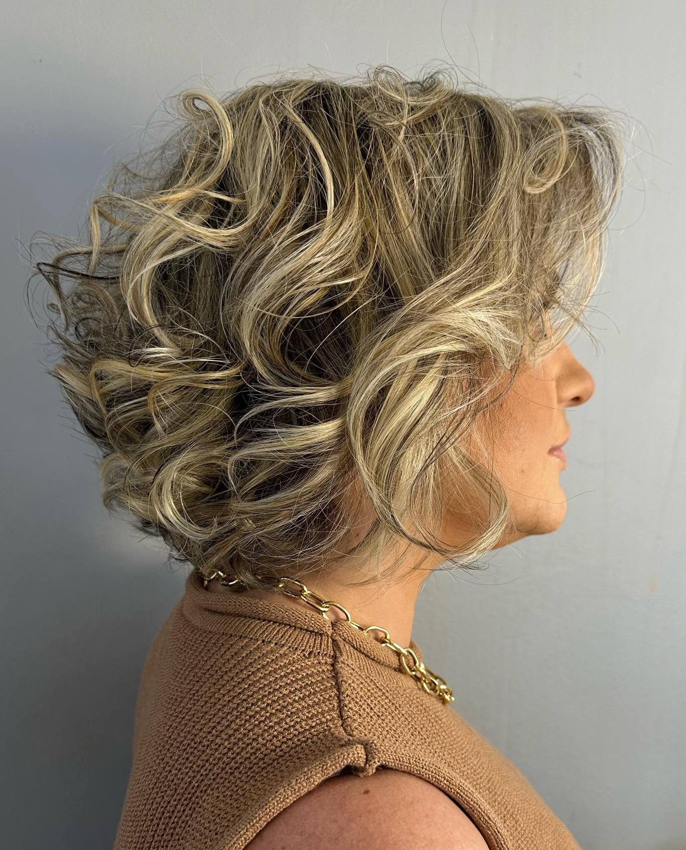 5 alt Curled Blonde Bob with Lowlights name vintagerocha