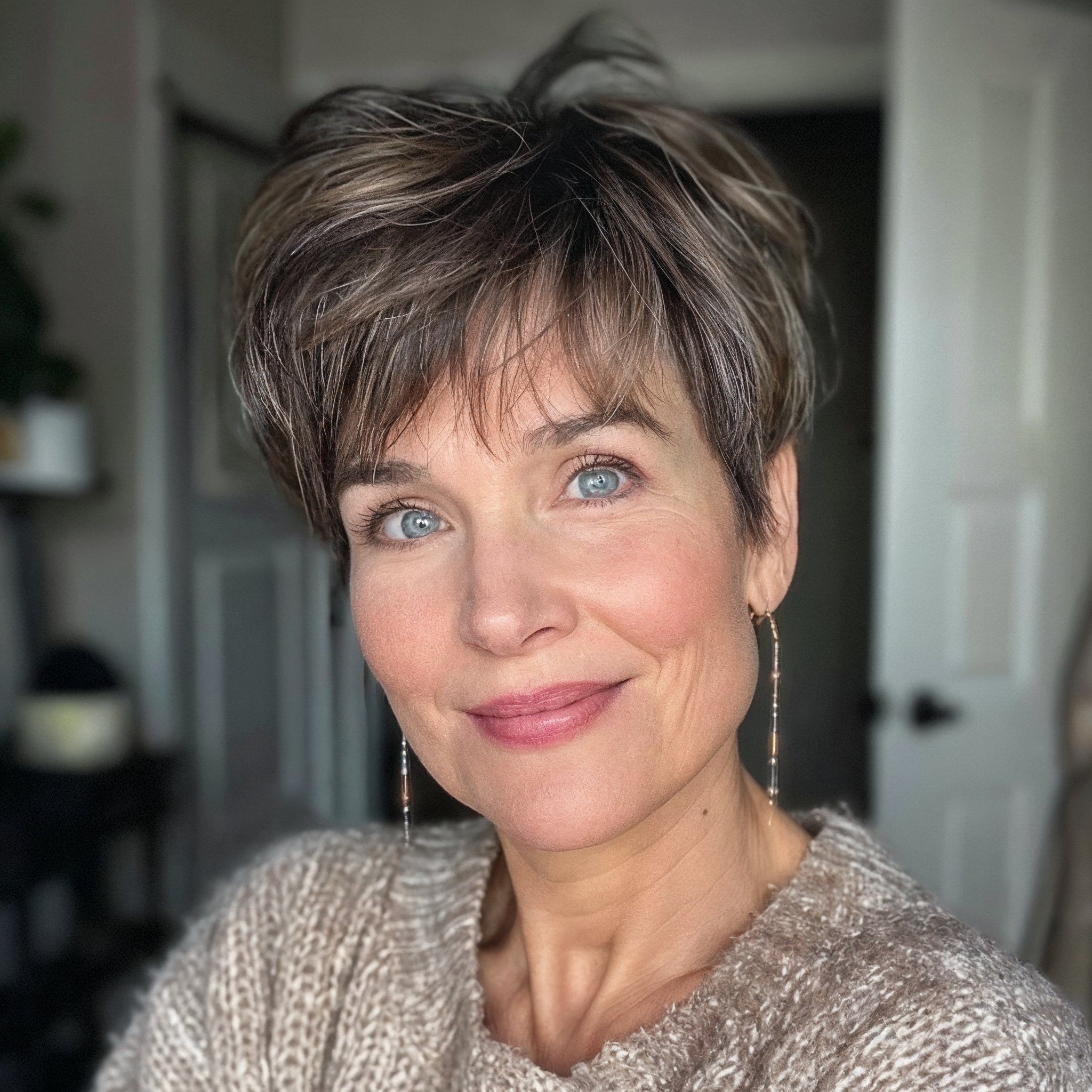 magnific Oh627ABnmSUDRBwQwqn8 capecod8999 A pretty 45 year old woman with a Pixie with Long 034836f0 9236 403f 8f53 d0474f092403 1